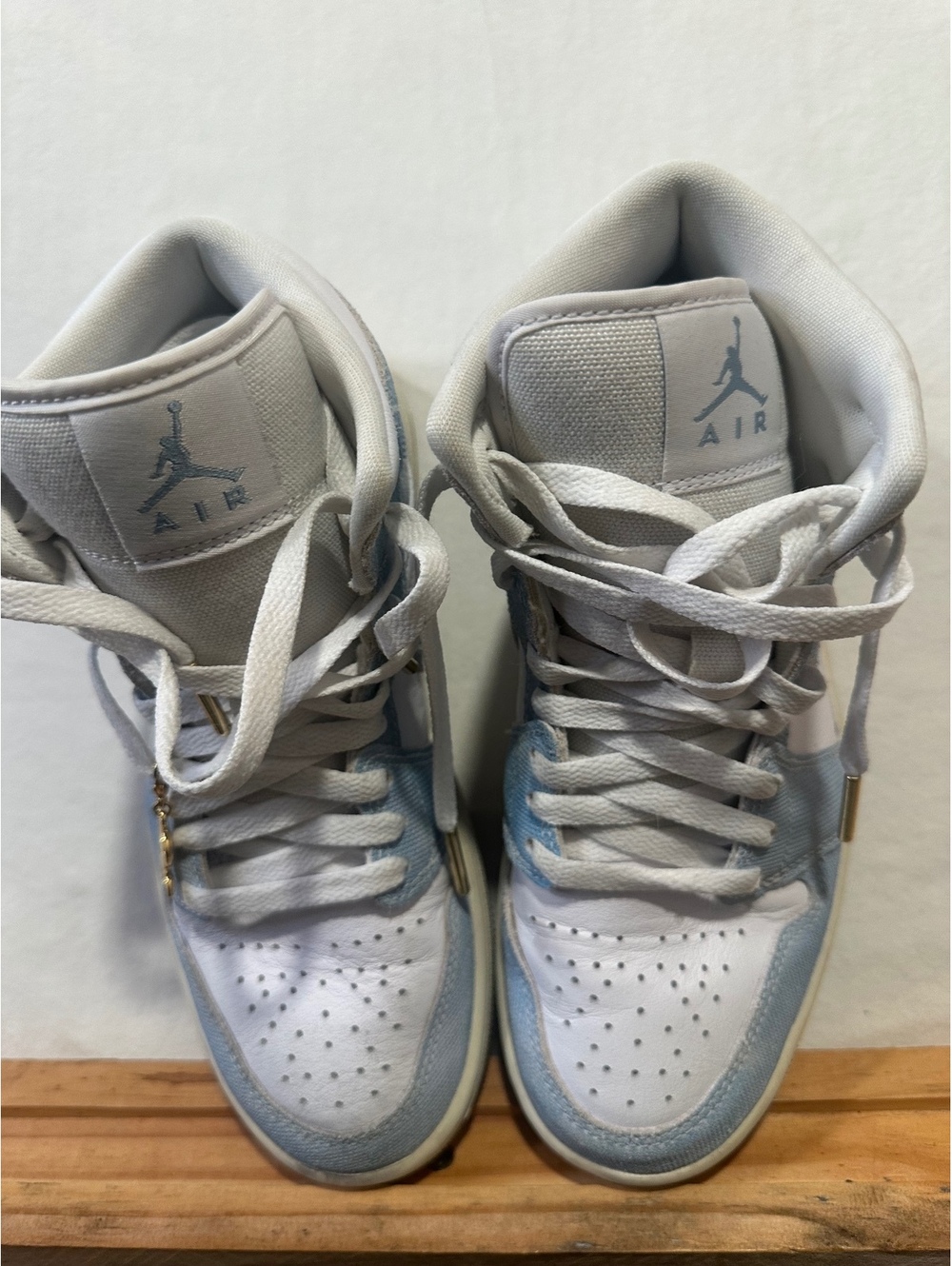Nike Air Jordan 1 Mid SE Denim Worn Blue White Women’s Sz 7.5 HQ2005-100 - Picture 2 of 9